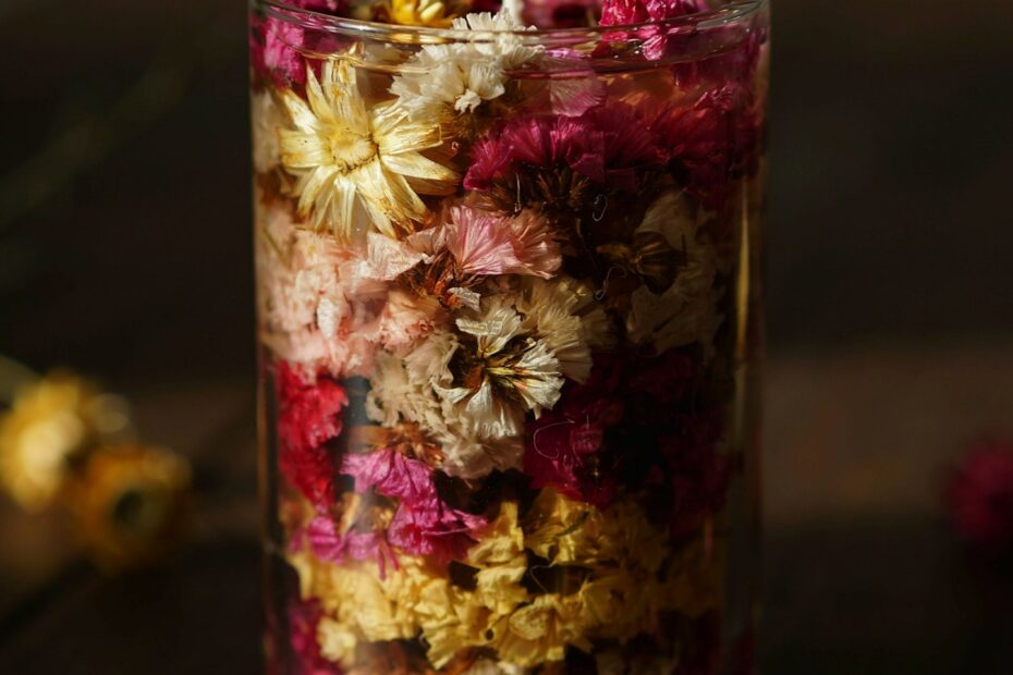 DIY Pressed Flower Candle Tutorial | Easy Homemade Gift for Mother's Day | Candle Decor Idea