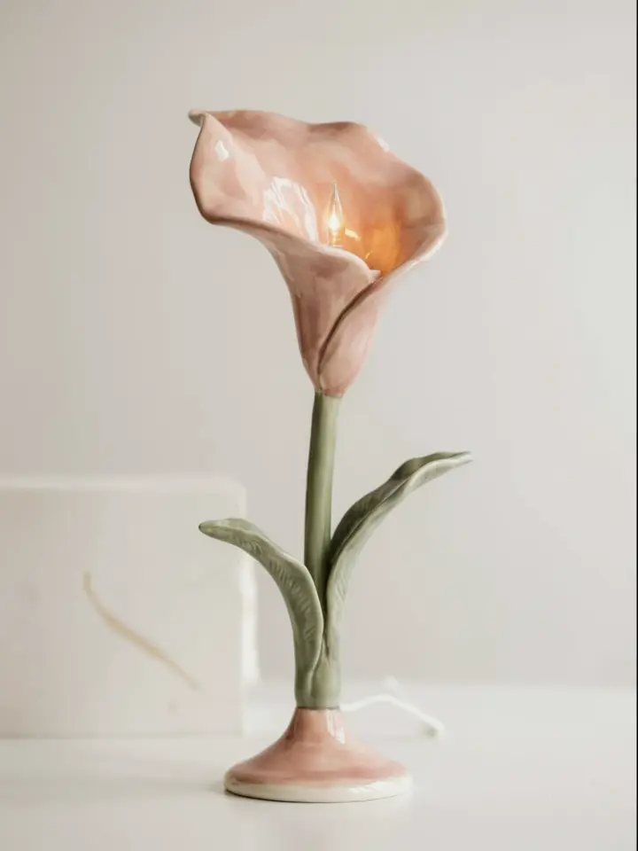 Tulips Candle Decor | Aesthetic Spring Candle for Romantic Bedroom Ambiance
