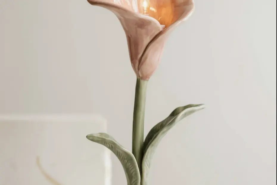 Tulips Candle Decor | Aesthetic Spring Candle for Romantic Bedroom Ambiance